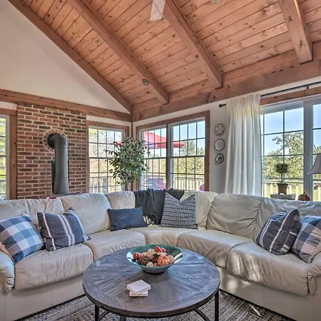 Lovettsville Cottage In Heart Of Wine Country